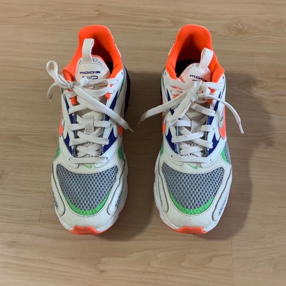 NIKE SNEAKERS - PERFECT CONDITION - Picture 2 of 4